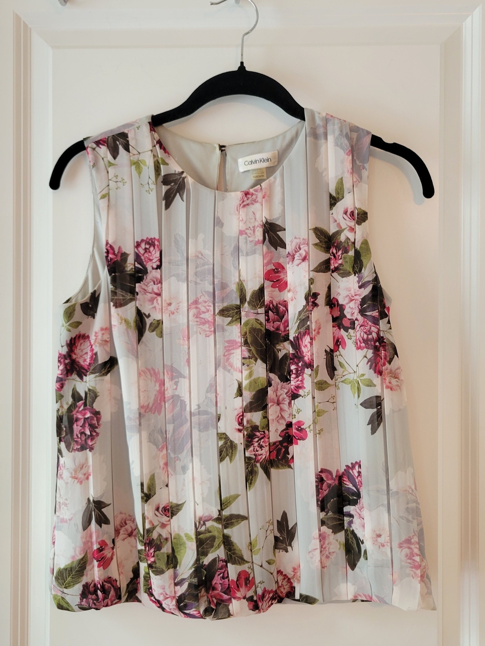 Calvin Klein Cream Floral Pleated Sleeveless Blouse